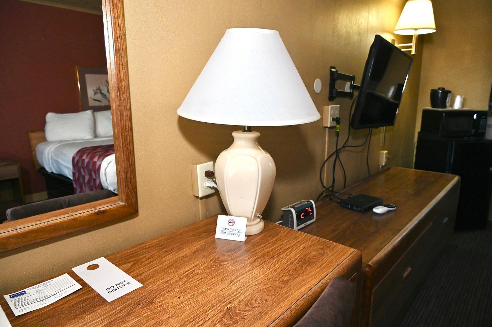 Fortune Inn & Suites ニューポート エクステリア 写真