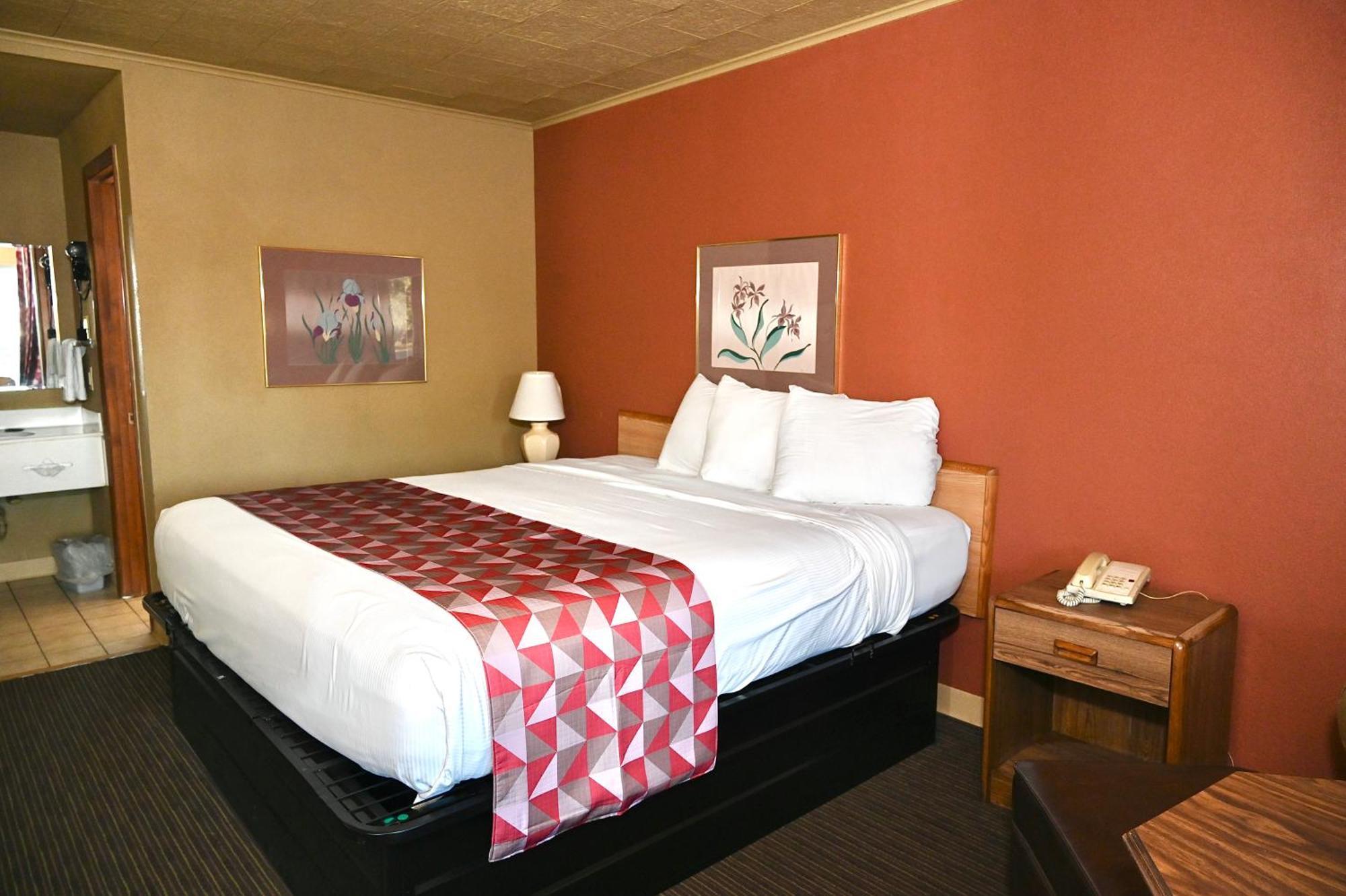 Fortune Inn & Suites ニューポート エクステリア 写真
