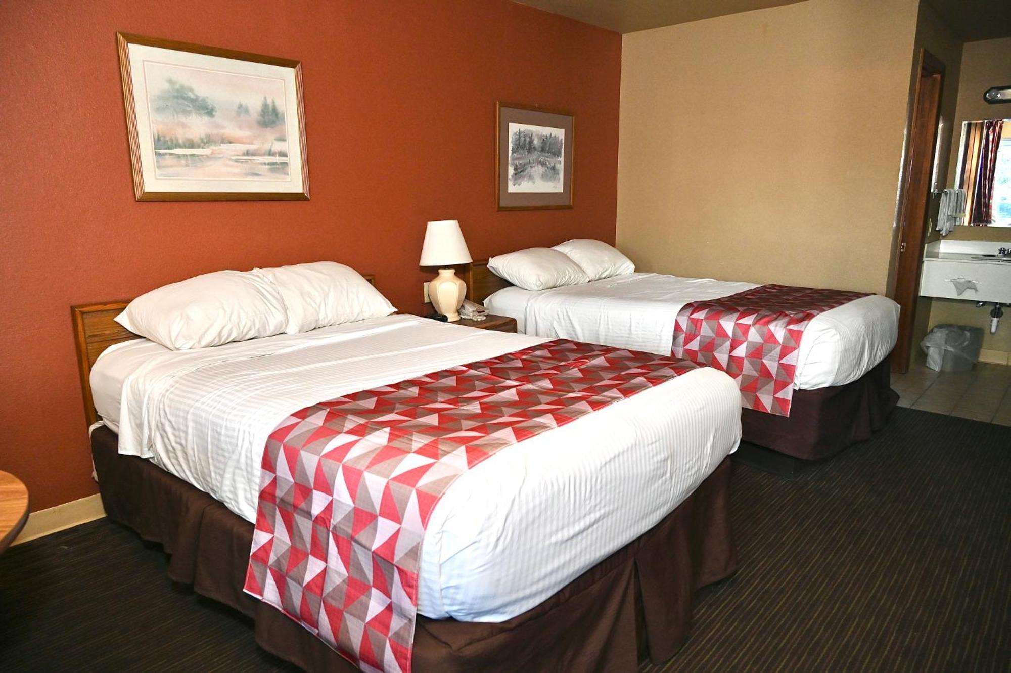 Fortune Inn & Suites ニューポート エクステリア 写真