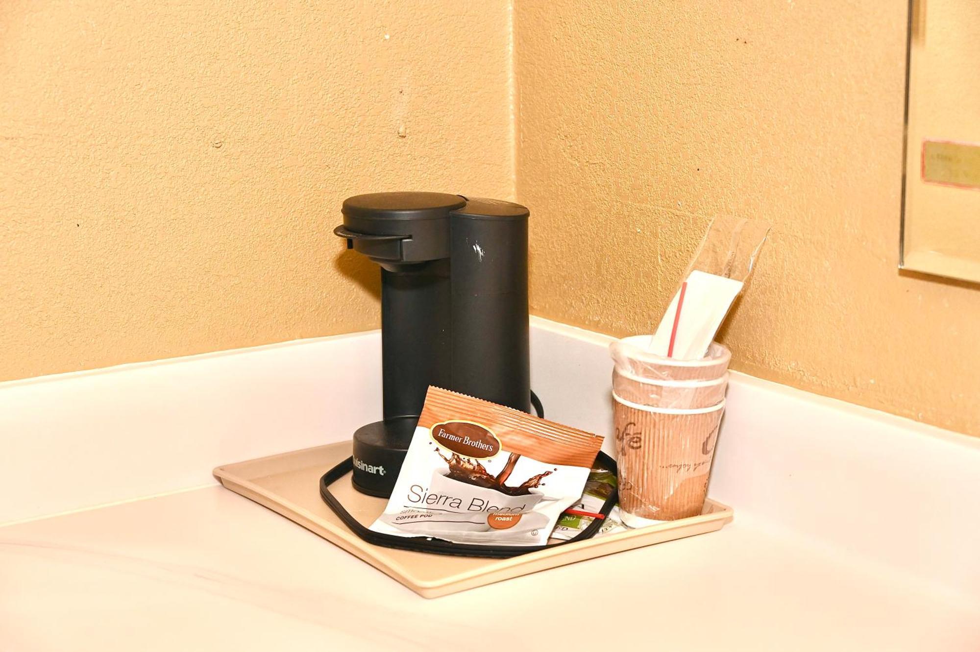Fortune Inn & Suites ニューポート エクステリア 写真