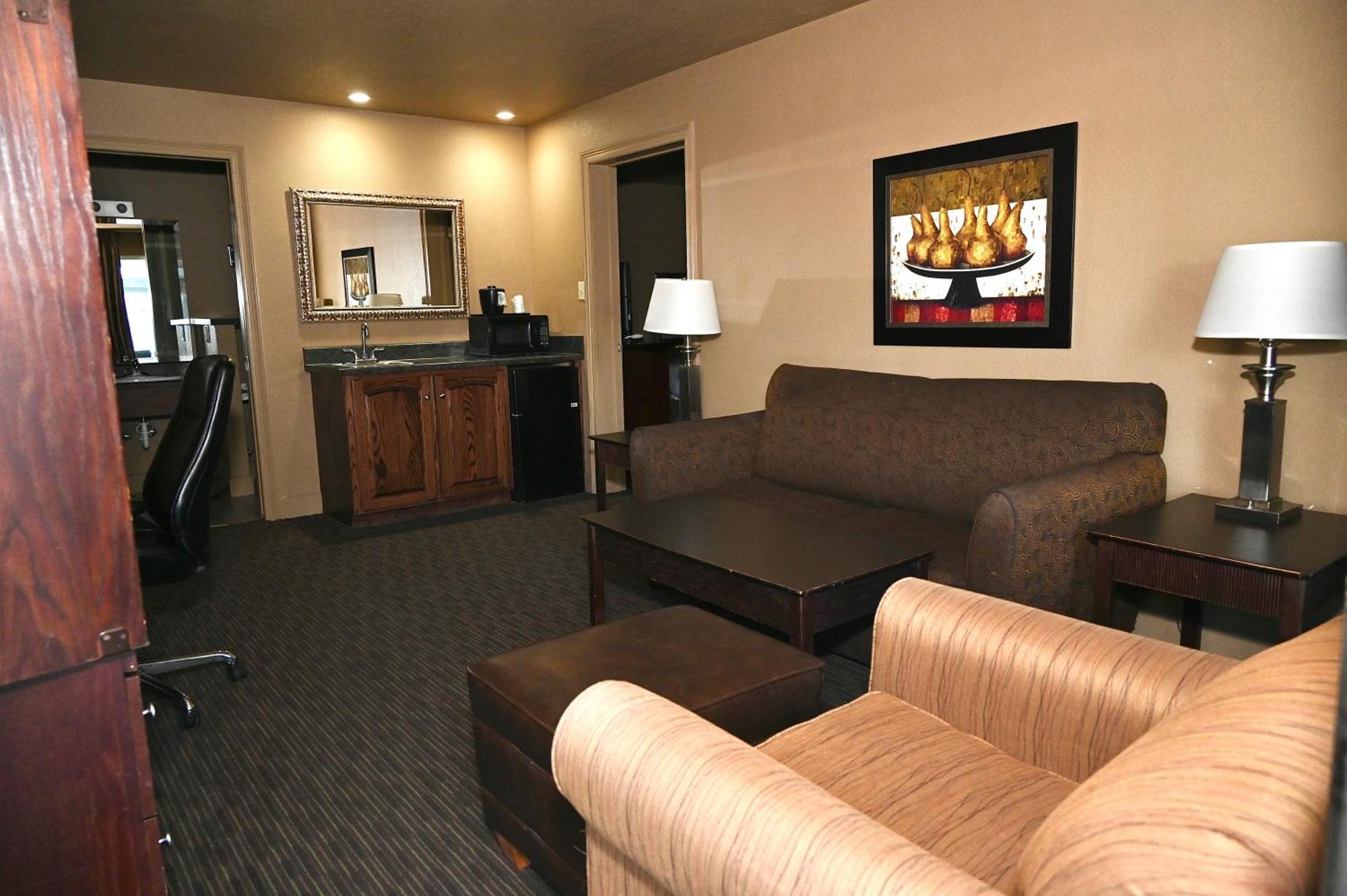 Fortune Inn & Suites ニューポート エクステリア 写真