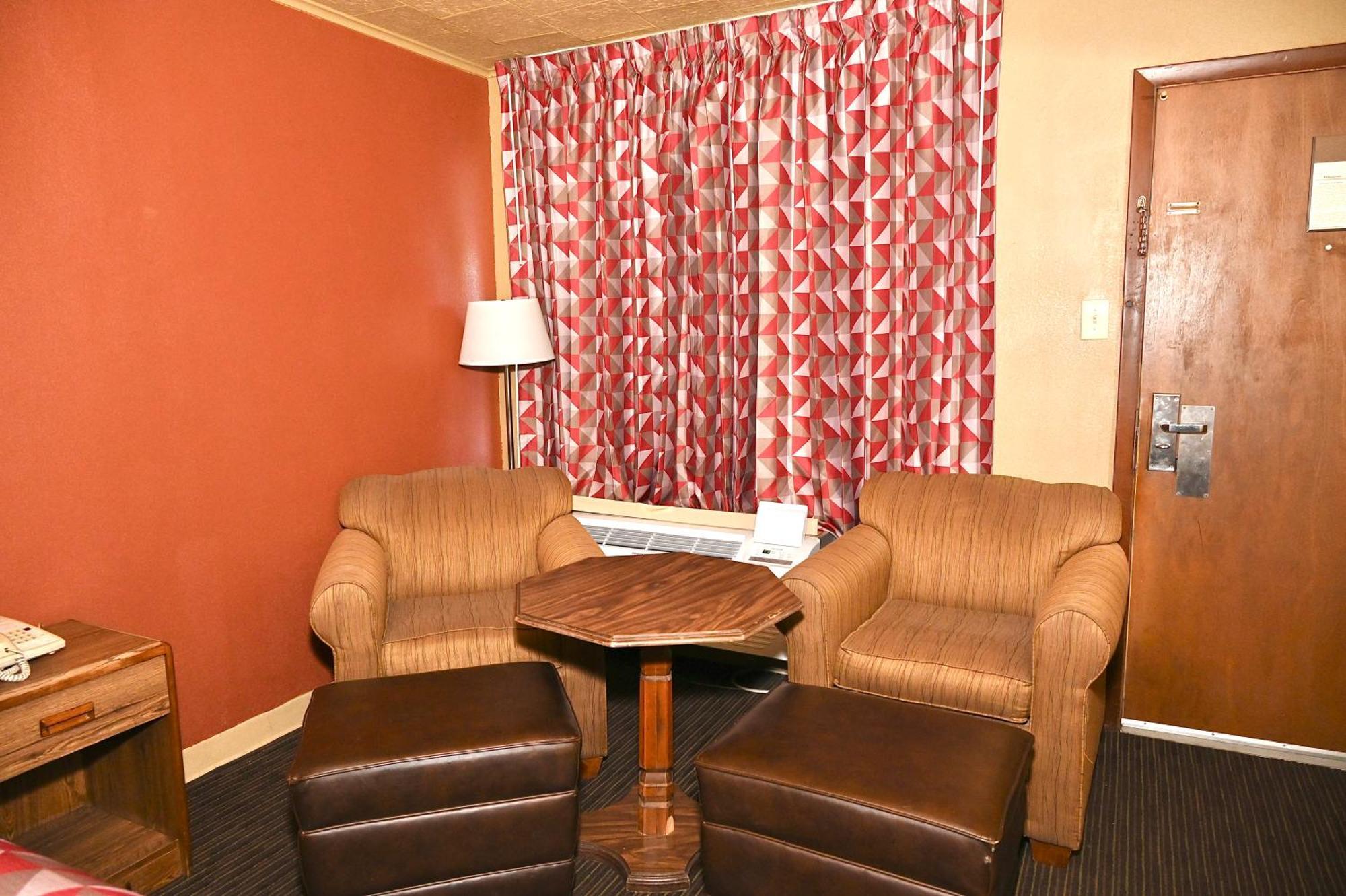 Fortune Inn & Suites ニューポート エクステリア 写真