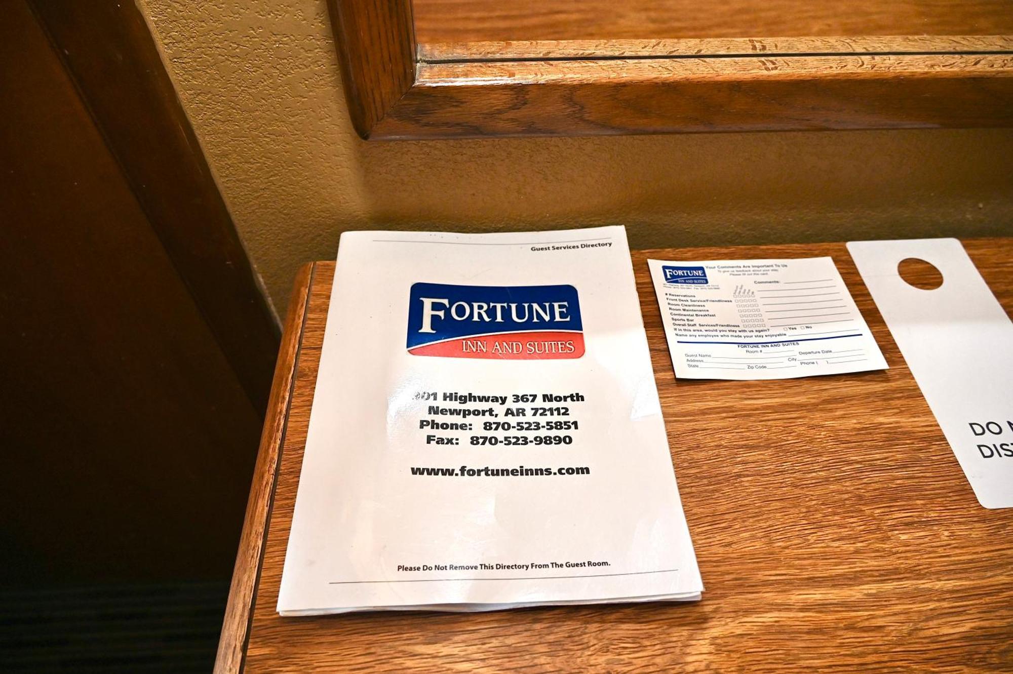 Fortune Inn & Suites ニューポート エクステリア 写真
