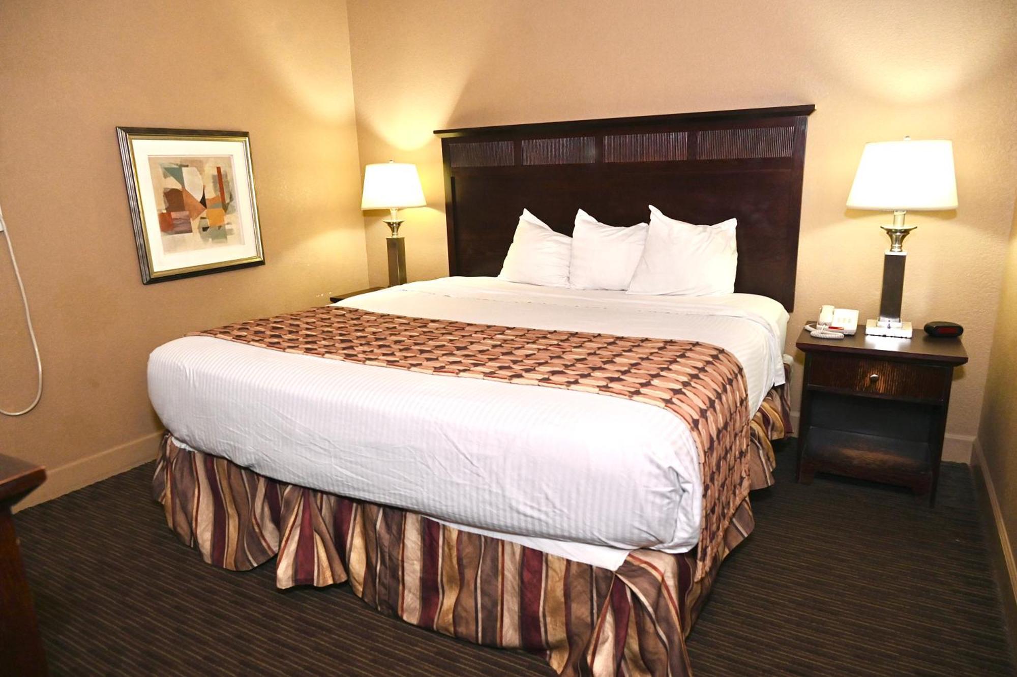 Fortune Inn & Suites ニューポート エクステリア 写真