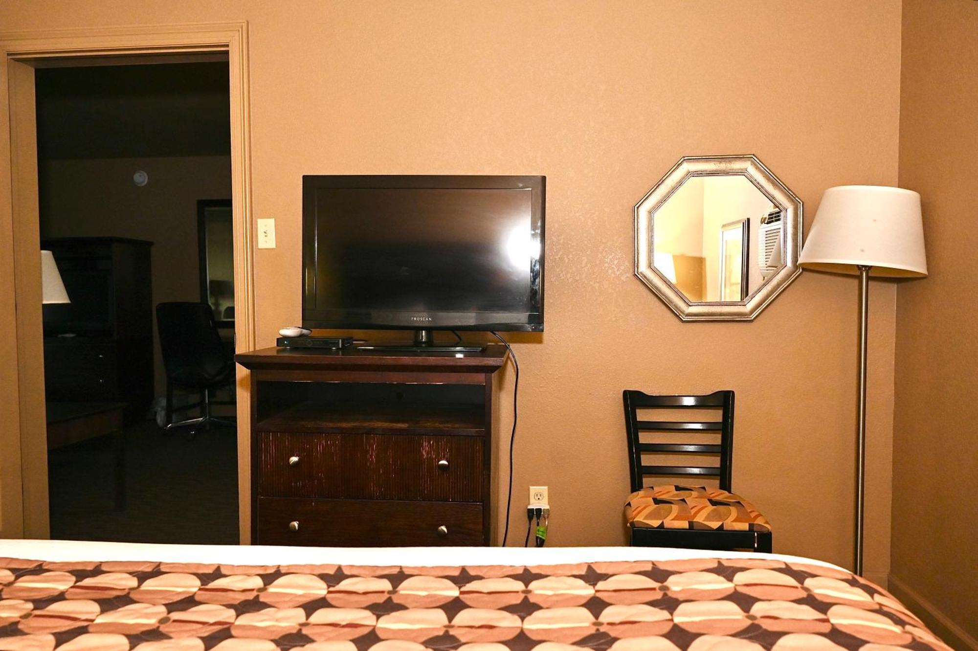 Fortune Inn & Suites ニューポート エクステリア 写真