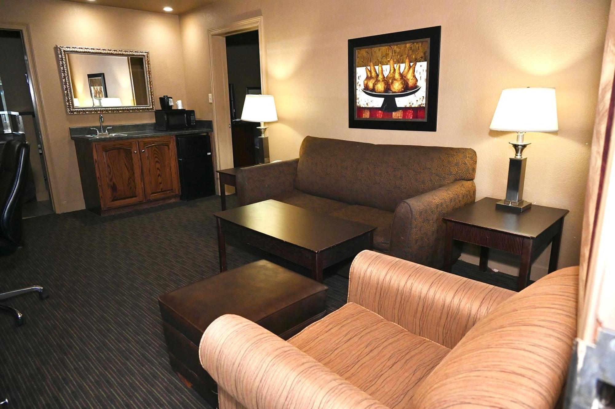 Fortune Inn & Suites ニューポート エクステリア 写真