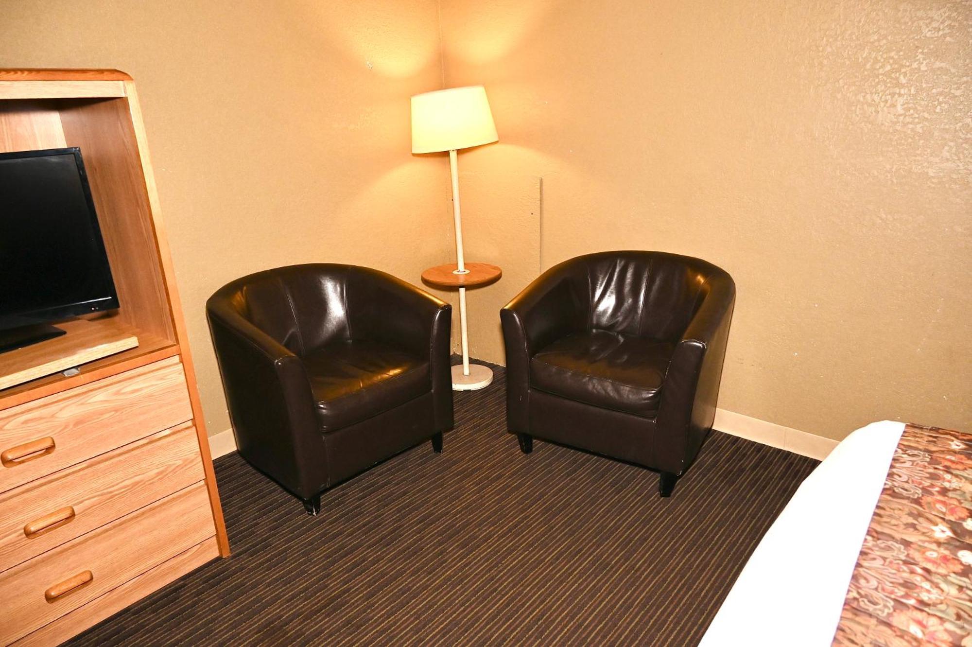 Fortune Inn & Suites ニューポート エクステリア 写真