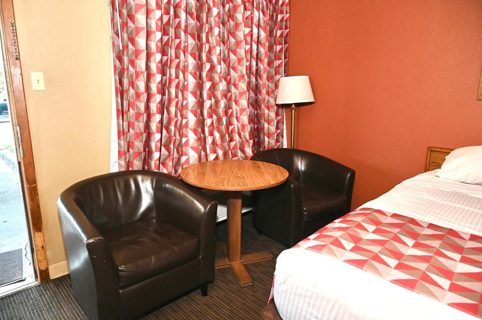 Fortune Inn & Suites ニューポート エクステリア 写真