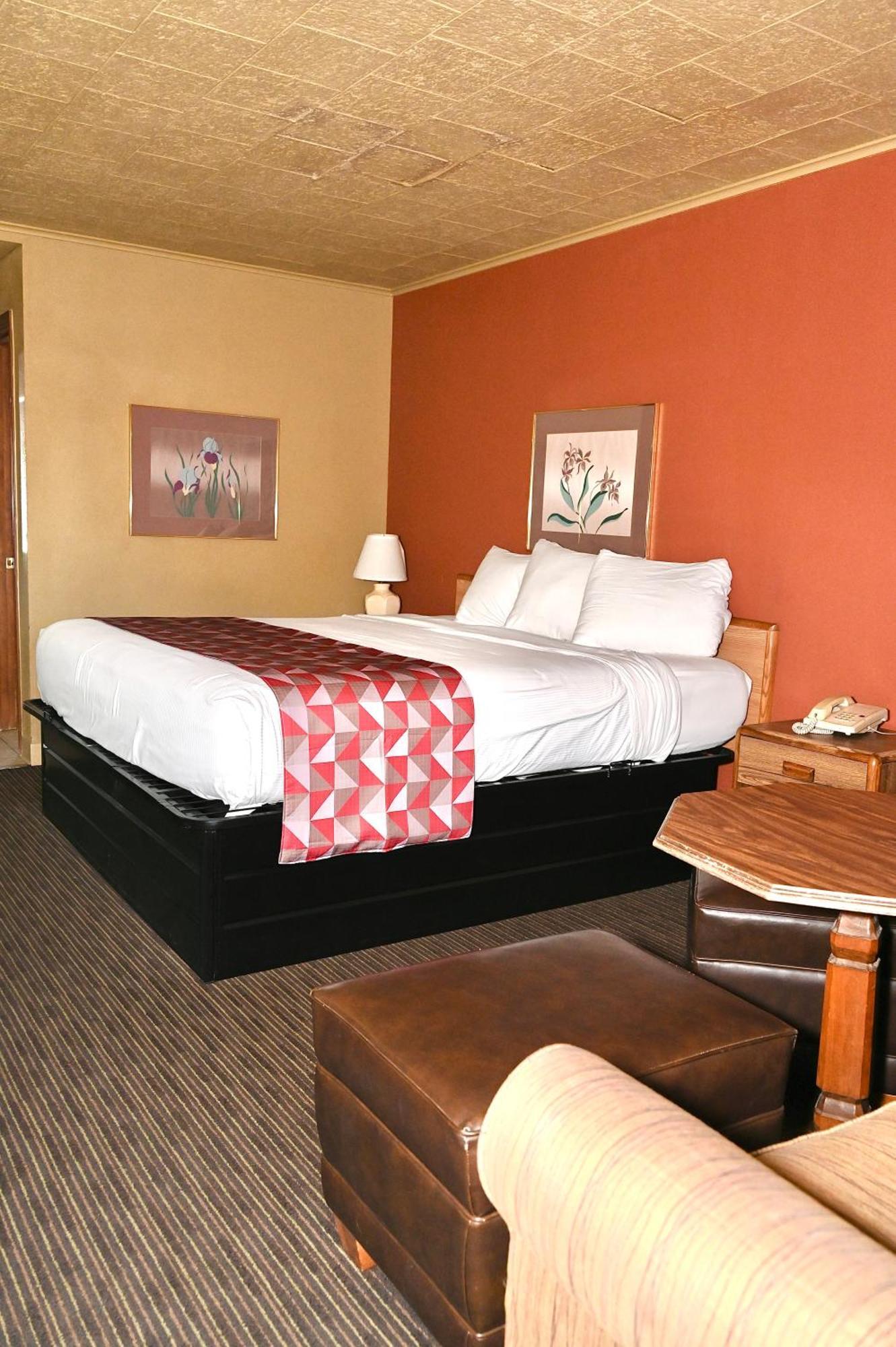 Fortune Inn & Suites ニューポート エクステリア 写真