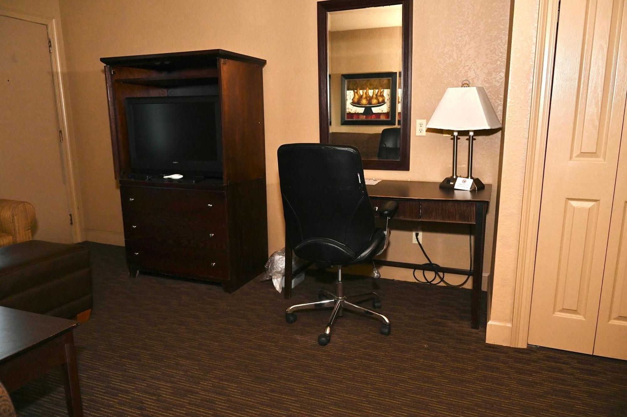 Fortune Inn & Suites ニューポート エクステリア 写真