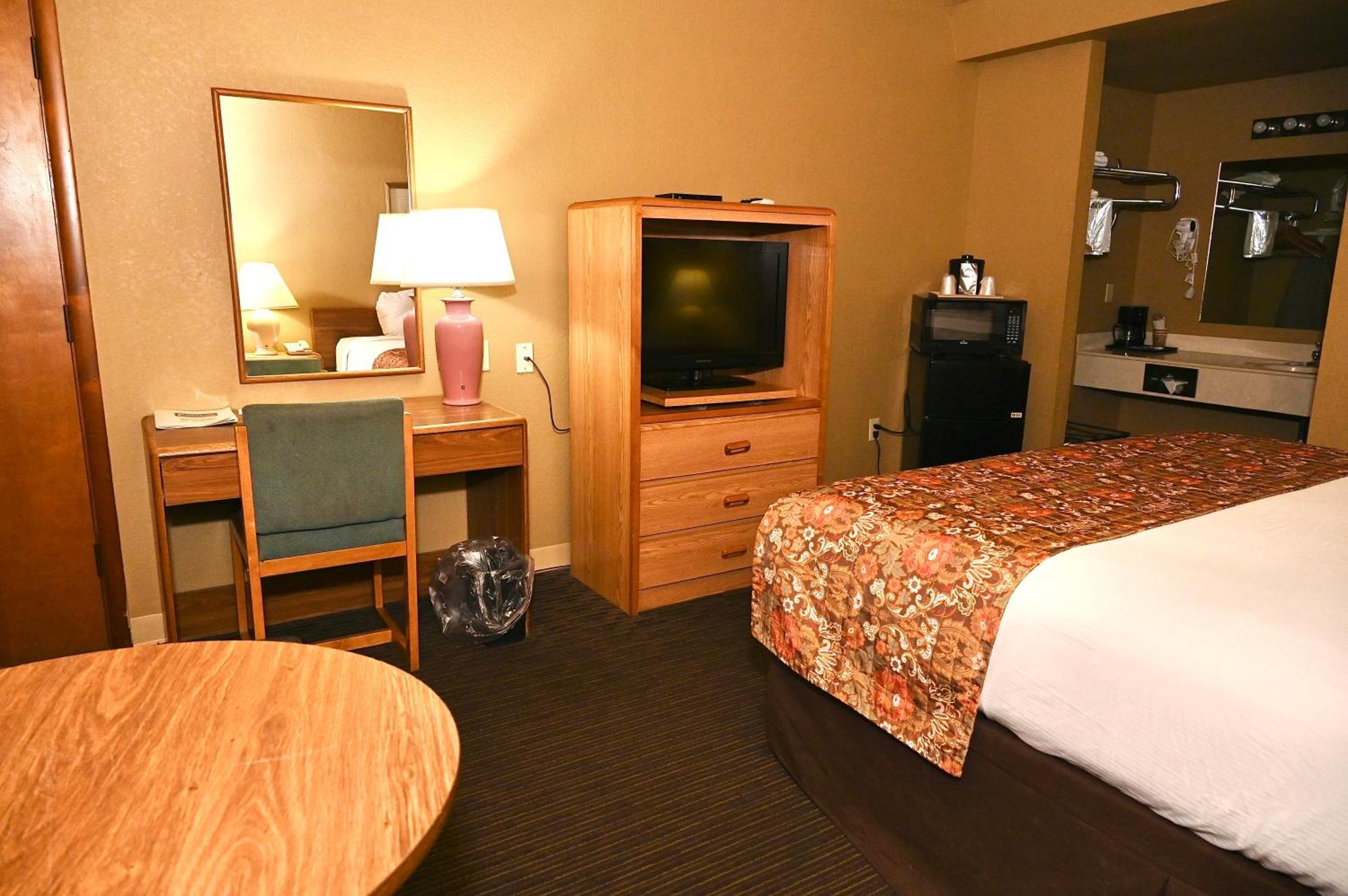 Fortune Inn & Suites ニューポート エクステリア 写真