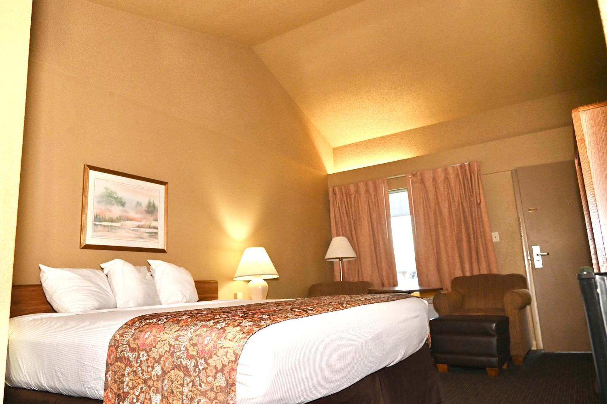 Fortune Inn & Suites ニューポート エクステリア 写真