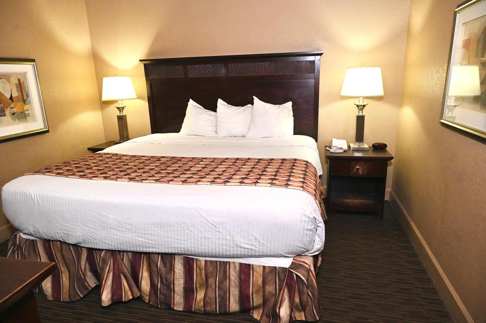 Fortune Inn & Suites ニューポート エクステリア 写真