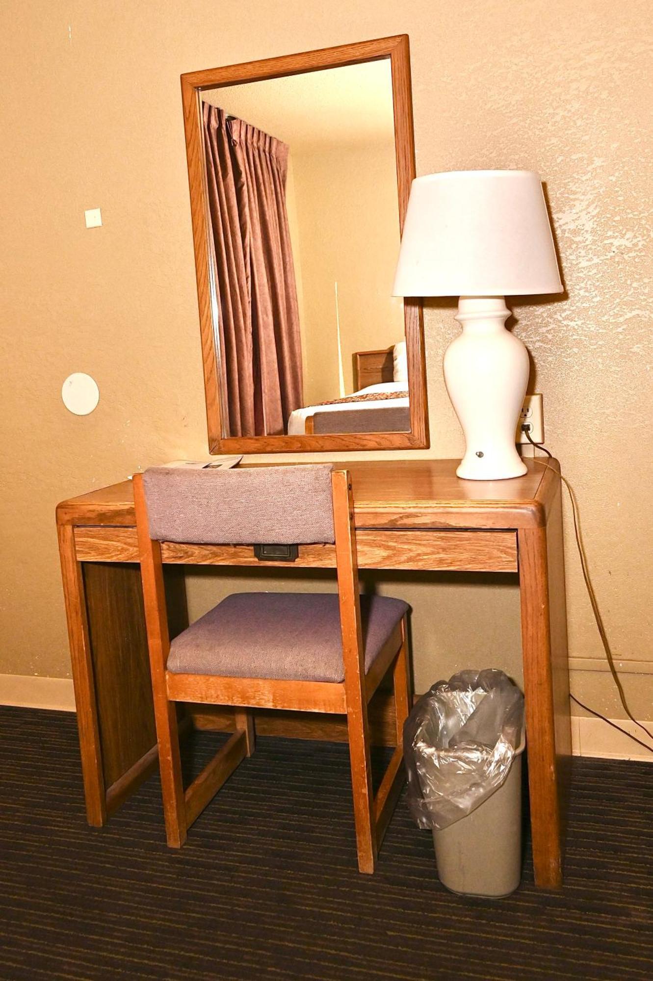Fortune Inn & Suites ニューポート エクステリア 写真