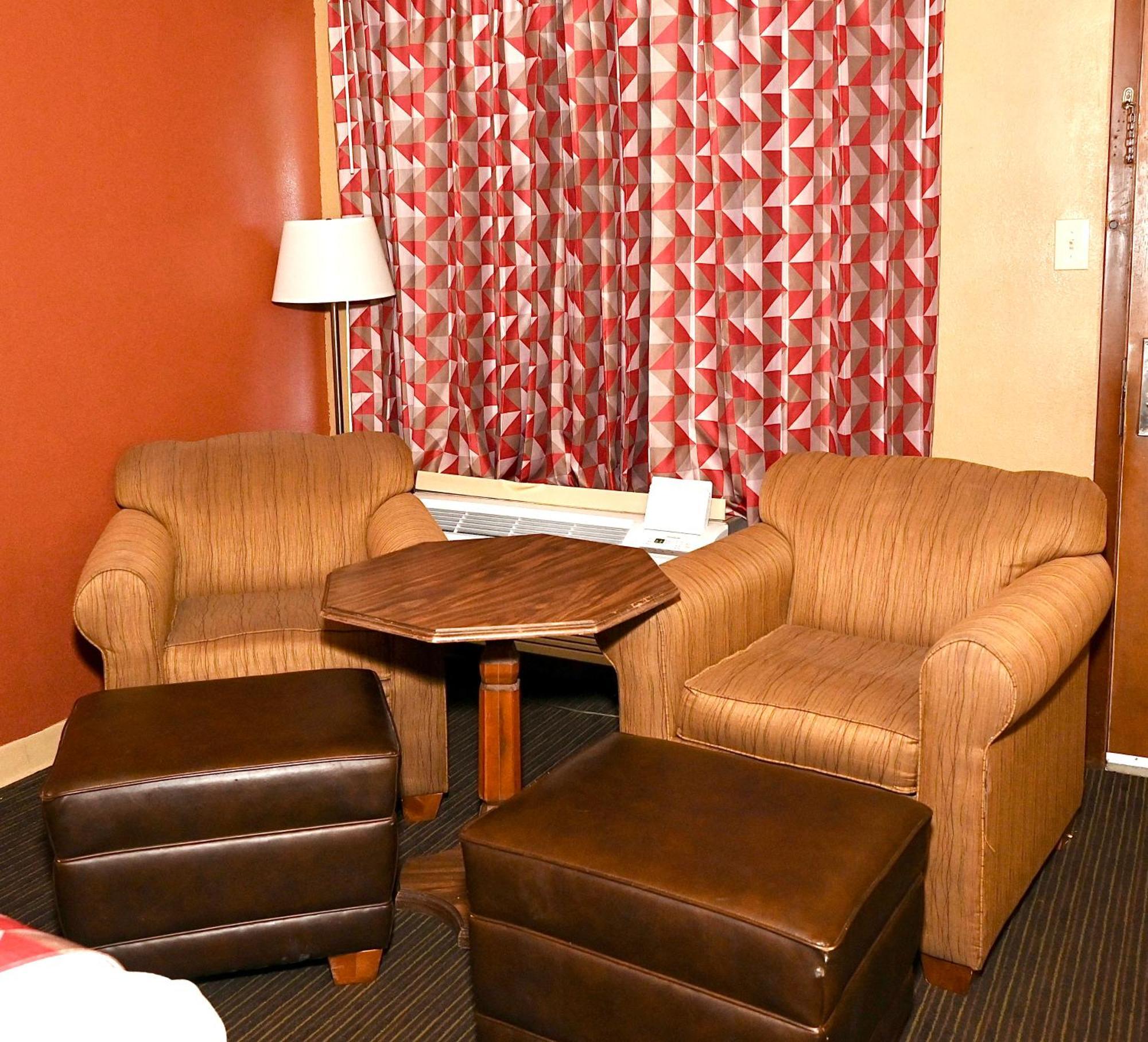 Fortune Inn & Suites ニューポート エクステリア 写真
