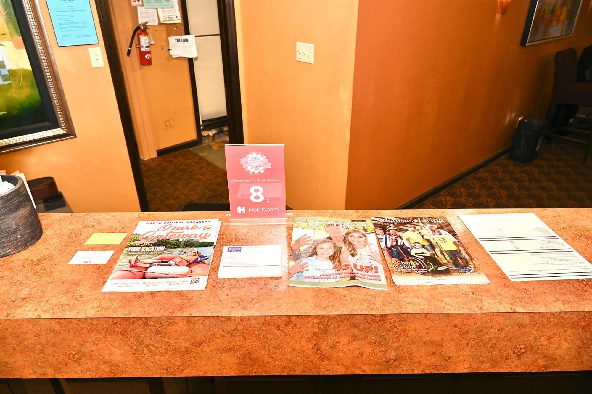 Fortune Inn & Suites ニューポート エクステリア 写真