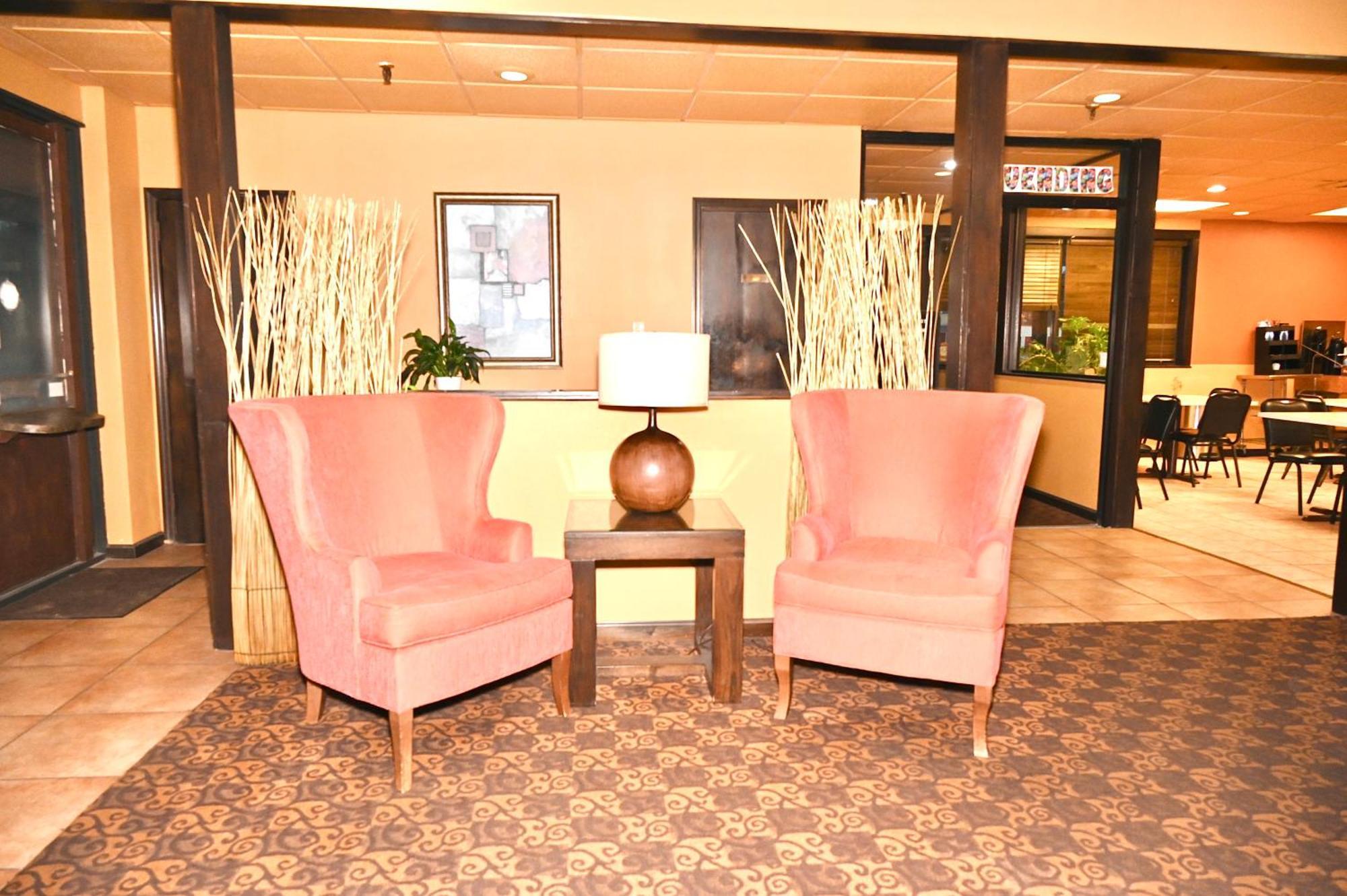 Fortune Inn & Suites ニューポート エクステリア 写真