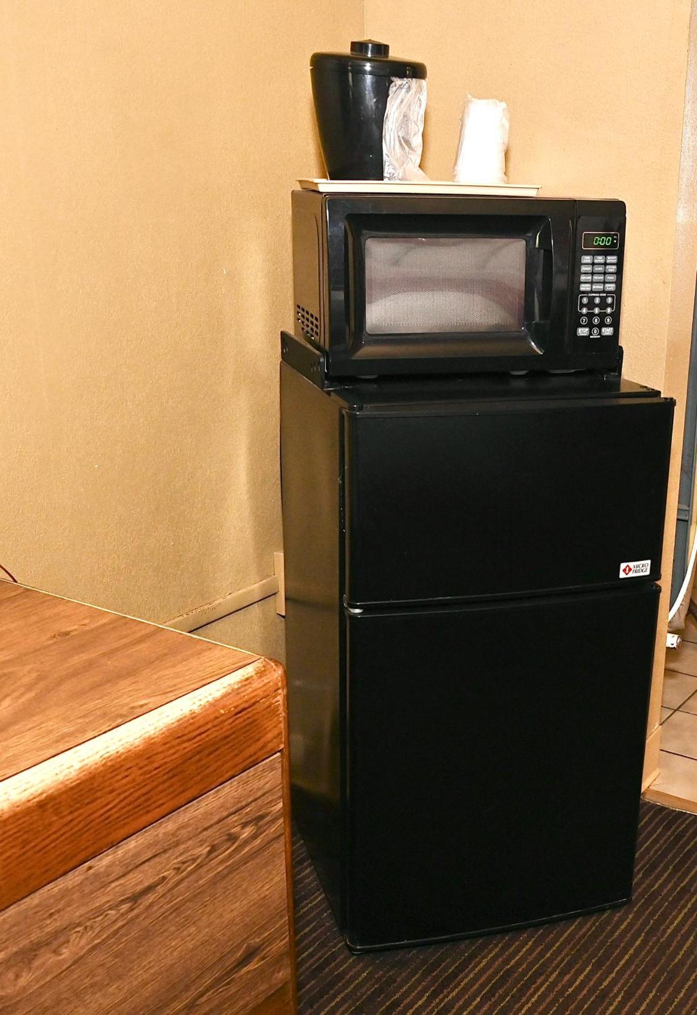 Fortune Inn & Suites ニューポート エクステリア 写真
