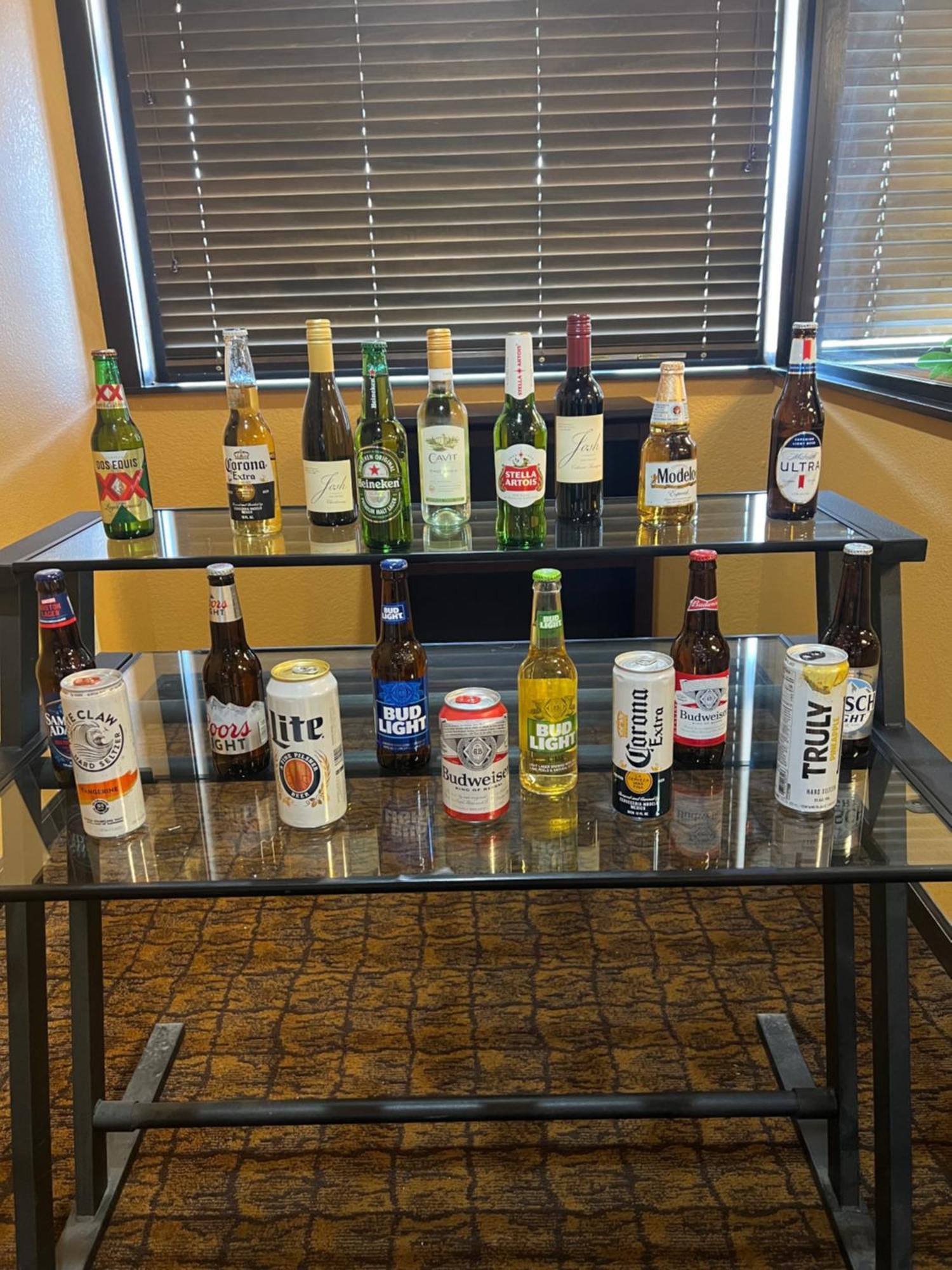 Fortune Inn & Suites ニューポート エクステリア 写真