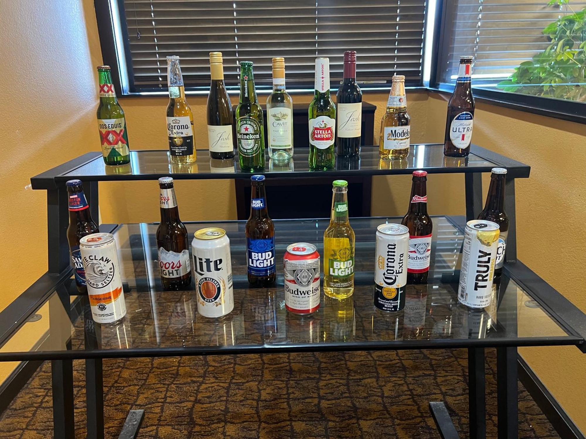 Fortune Inn & Suites ニューポート エクステリア 写真